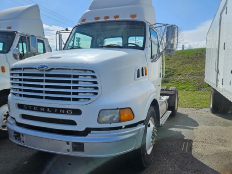 USED 2002 STERLING A9500 SINGLE AXLE DAYCAB TRUCK #20966-1 USED 2002 STERLING A9500 SINGLE AXLE DAYCAB TRUCK #20966-1