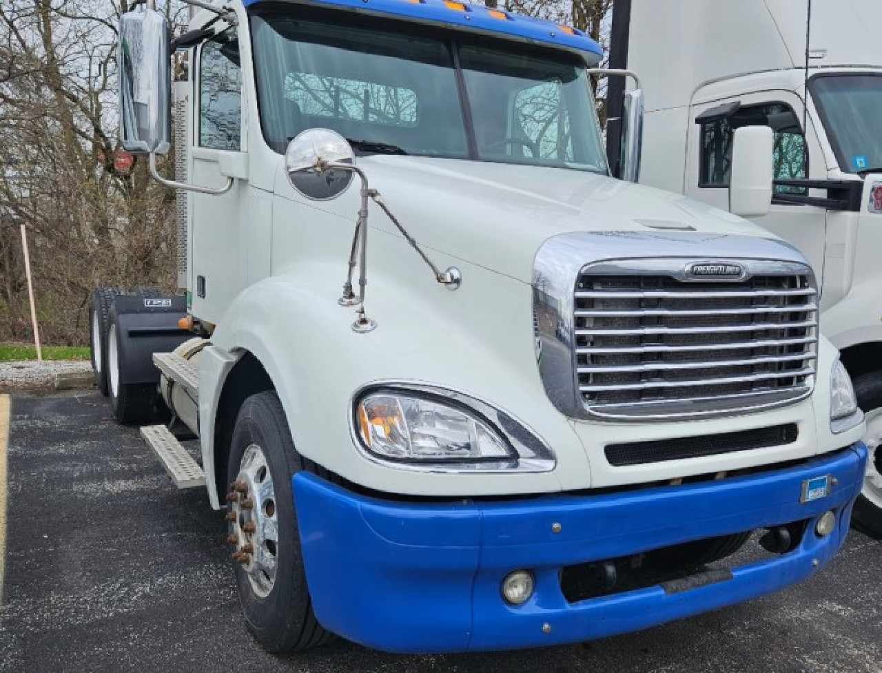 USED 2015 FREIGHTLINER COLUMBIA TANDEM AXLE DAYCAB TRUCK #20967 USED 2015 FREIGHTLINER COLUMBIA TANDEM AXLE DAYCAB TRUCK #20967