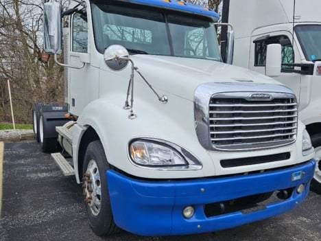 2015 FREIGHTLINER Columbia Tandem Axle Daycab #20967 2015 FREIGHTLINER Columbia Tandem Axle Daycab #20967