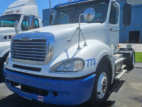2004 FREIGHTLINER Columbia Single Axle Daycab #21231