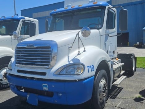 2007 FREIGHTLINER Columbia Single Axle Daycab #21237 2007 FREIGHTLINER Columbia Single Axle Daycab #21237