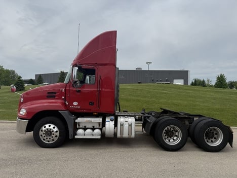 2015 MACK CXU613 Tandem Axle Daycab #21351 2015 MACK CXU613 Tandem Axle Daycab #21351