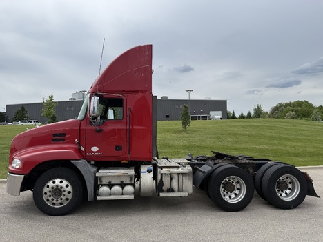 2016 MACK CXU613 Tandem Axle Daycab #21352