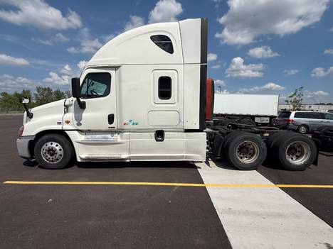 2015 FREIGHTLINER Cascadia Evolution Tandem Axle Sleeper #21481