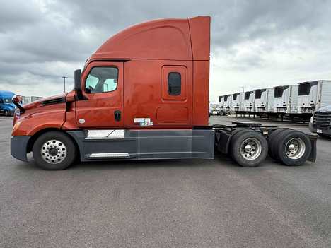 2019 FREIGHTLINER Cascadia Tandem Axle Sleeper #21482