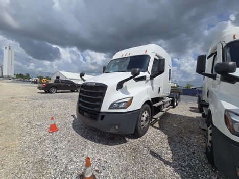2021 FREIGHTLINER CASCADIA 116 Tandem Axle Sleeper #21533