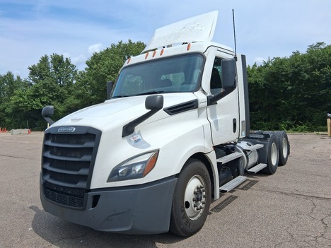 2022-freightliner-ca126dc-tandem-axle-daycab #21835