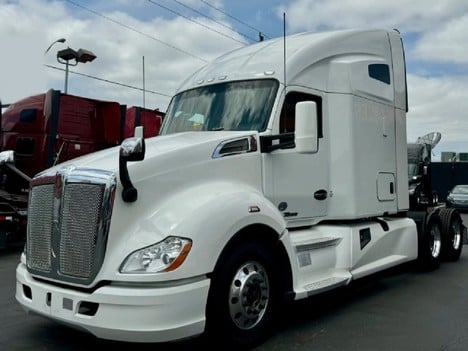 2020 KENWORTH T680 Tandem Axle Sleeper #21865 2020 KENWORTH T680 Tandem Axle Sleeper #21865