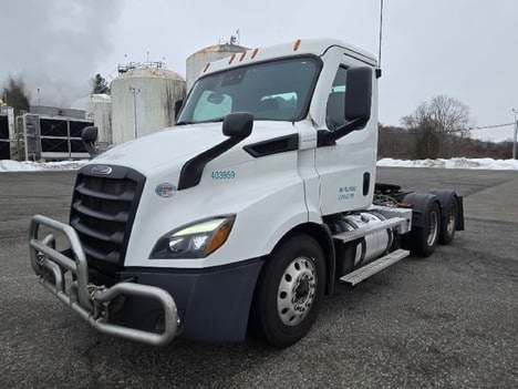2021 FREIGHTLINER Cascadia 126 Tandem Axle Daycab #21900
