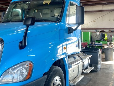 2019 FREIGHTLINER Cascadia Single Axle Daycab #21916 2019 FREIGHTLINER Cascadia Single Axle Daycab #21916