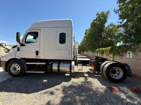 2022 FREIGHTLINER CASCADIA 116 Single Axle Sleeper #21939