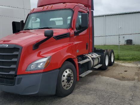 2021 FREIGHTLINER Cascadia 126 Tandem Axle Daycab #21962 2021 FREIGHTLINER Cascadia 126 Tandem Axle Daycab #21962