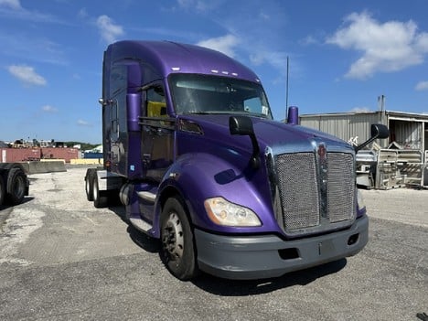 2019 KENWORTH T680 Tandem Axle Sleeper #21985 2019 KENWORTH T680 Tandem Axle Sleeper #21985