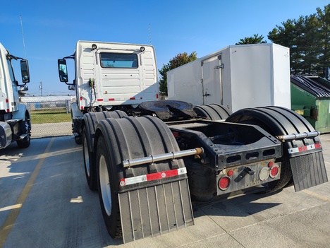 USED 2017 VOLVO VNM64T200 TANDEM AXLE DAYCAB TRUCK #22001-3