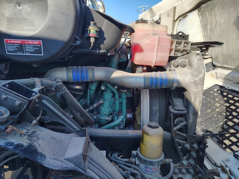 USED 2017 VOLVO VNM64T200 TANDEM AXLE DAYCAB TRUCK #22001-5