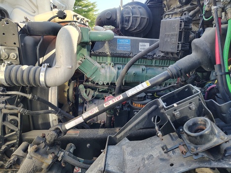 USED 2017 VOLVO VNM64T200 TANDEM AXLE DAYCAB TRUCK #22001-6