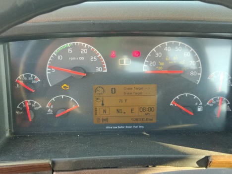 USED 2017 VOLVO VNM64T200 TANDEM AXLE DAYCAB TRUCK #22002-7