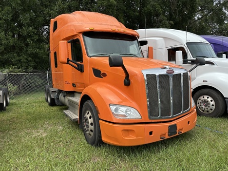 2019 PETERBILT 579 Tandem Axle Sleeper #22030 2019 PETERBILT 579 Tandem Axle Sleeper #22030