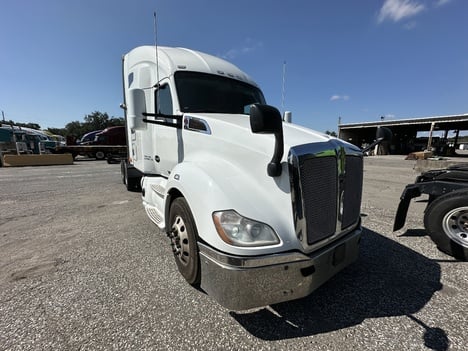 2019 KENWORTH T680 Tandem Axle Sleeper #22035 2019 KENWORTH T680 Tandem Axle Sleeper #22035
