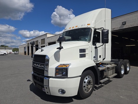 2022 MACK AN64T Tandem Axle Daycab #22119 2022 MACK AN64T Tandem Axle Daycab #22119