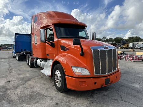 2019 PETERBILT 579 Tandem Axle Sleeper #22138 2019 PETERBILT 579 Tandem Axle Sleeper #22138