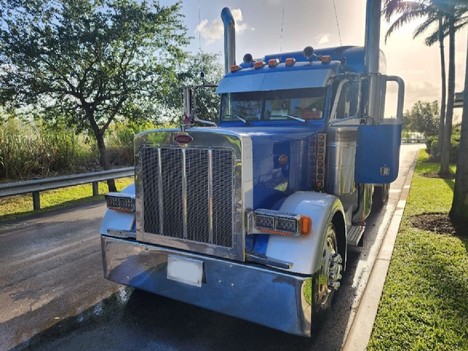 2002 PETERBILT 379EXHD Tandem Axle Sleeper #22221