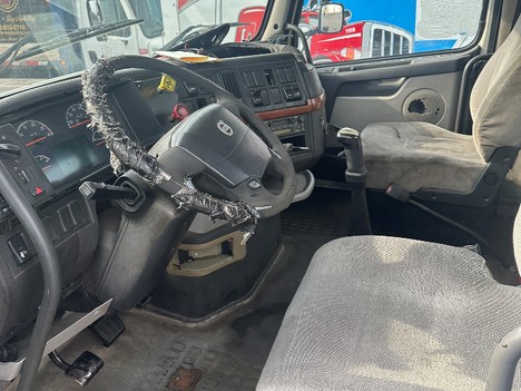 USED 2004 VOLVO VNL TANDEM AXLE DAYCAB TRUCK #22281-3