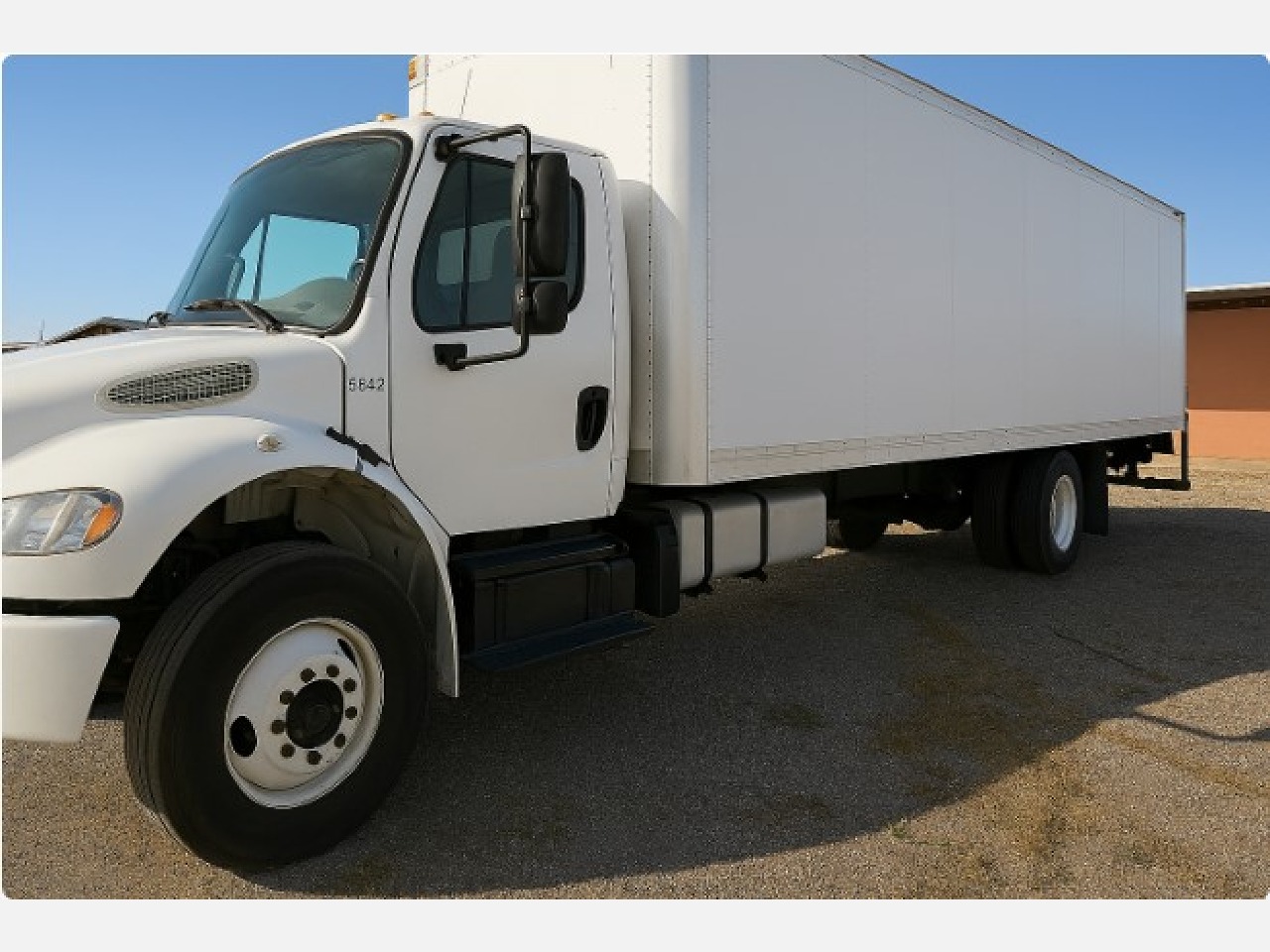 USED 2015 FREIGHTLINER M2 BOX VAN TRUCK #22411 USED 2015 FREIGHTLINER M2 BOX VAN TRUCK #22411
