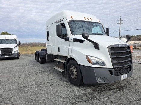 2022 FREIGHTLINER CASCADIA 116 Tandem Axle Sleeper #22564