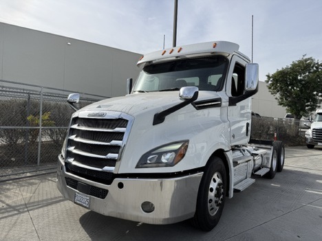 2019-freightliner-cascadia-126-tandem-axle-daycab #22640