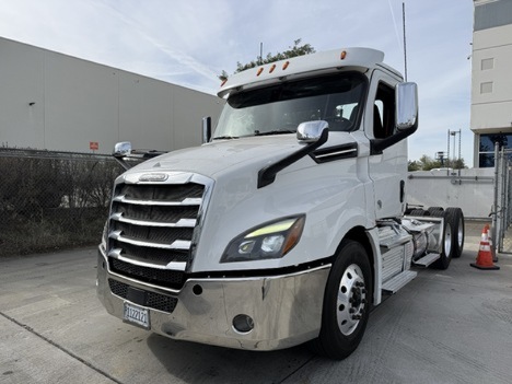 2019-freightliner-cascadia-126-tandem-axle-daycab #22641