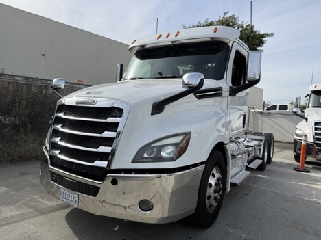 2019-freightliner-cascadia-126-tandem-axle-daycab #22647