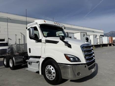 2019-freightliner-cascadia-126-tandem-axle-daycab #22649