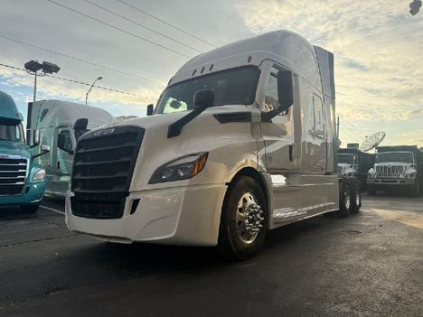 2024 FREIGHTLINER Cascadia 126 Tandem Axle Sleeper #22715 2024 FREIGHTLINER Cascadia 126 Tandem Axle Sleeper #22715