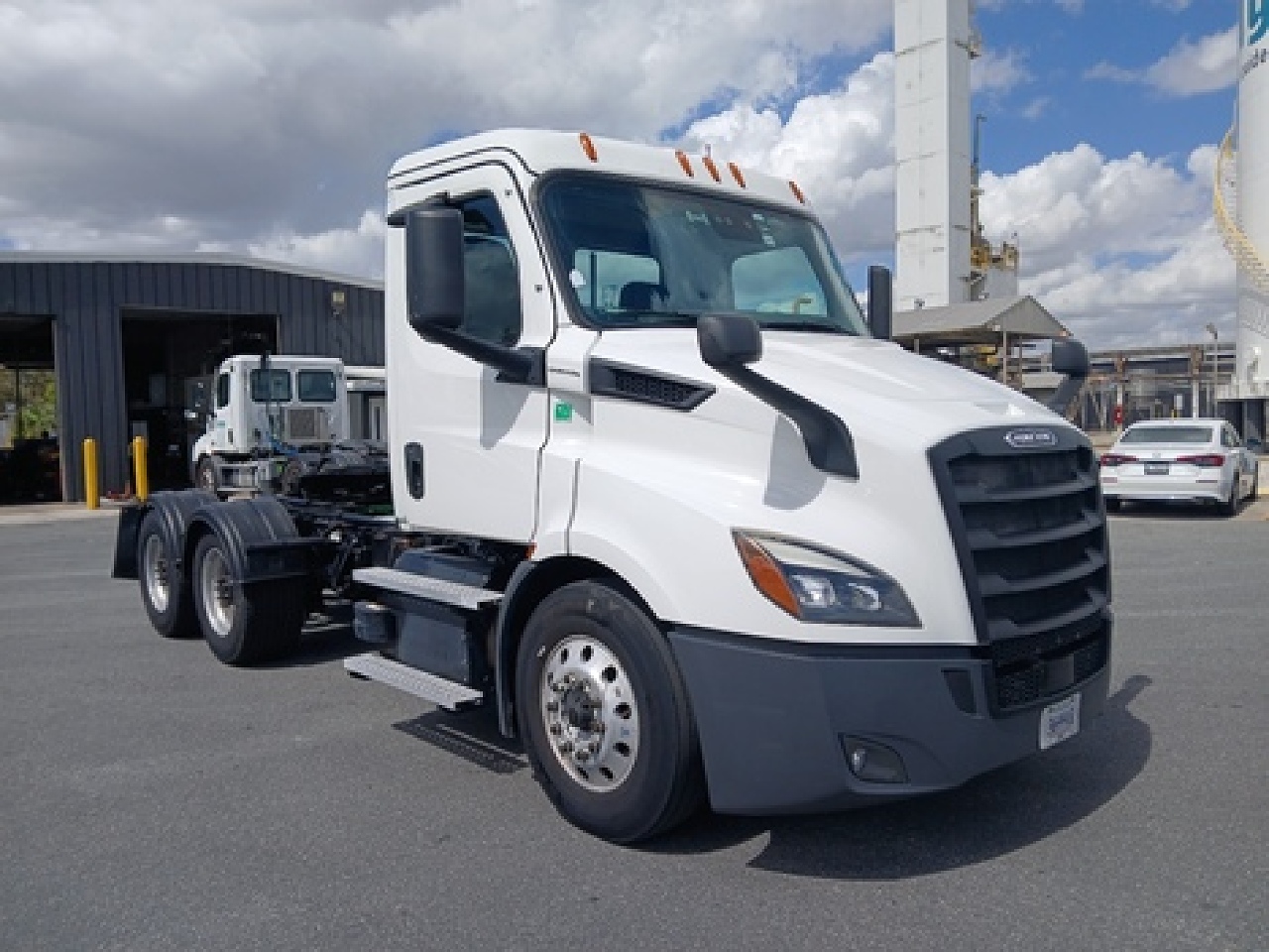 USED 2021 FREIGHTLINER CASCADIA 126 TANDEM AXLE DAYCAB TRUCK #22743 USED 2021 FREIGHTLINER CASCADIA 126 TANDEM AXLE DAYCAB TRUCK #22743