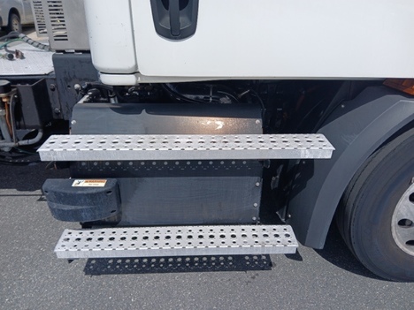 USED 2021 FREIGHTLINER CASCADIA 126 TANDEM AXLE DAYCAB TRUCK #22743-11