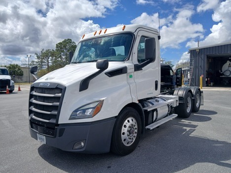 USED 2021 FREIGHTLINER CASCADIA 126 TANDEM AXLE DAYCAB TRUCK #22743-3