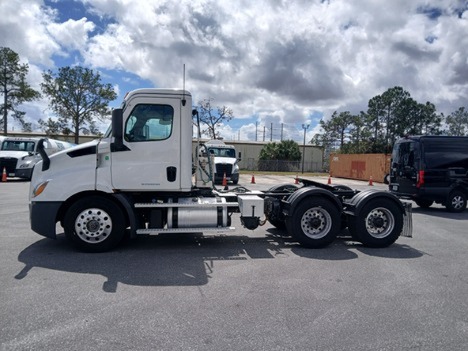 USED 2021 FREIGHTLINER CASCADIA 126 TANDEM AXLE DAYCAB TRUCK #22743-4 USED 2021 FREIGHTLINER CASCADIA 126 TANDEM AXLE DAYCAB TRUCK #22743-4