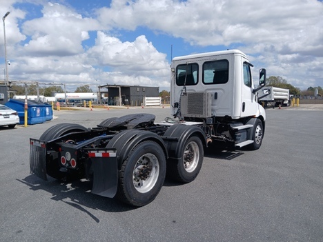 USED 2021 FREIGHTLINER CASCADIA 126 TANDEM AXLE DAYCAB TRUCK #22743-7 USED 2021 FREIGHTLINER CASCADIA 126 TANDEM AXLE DAYCAB TRUCK #22743-7