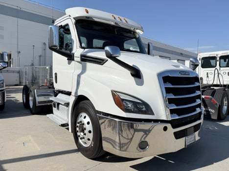 2019-freightliner-cascadia-126-tandem-axle-daycab #22833