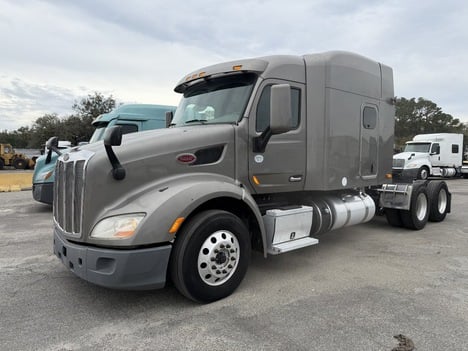 2016 PETERBILT 579 Tandem Axle Sleeper #22834