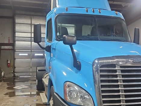 2019 FREIGHTLINER Cascadia Single Axle Daycab #22835 2019 FREIGHTLINER Cascadia Single Axle Daycab #22835