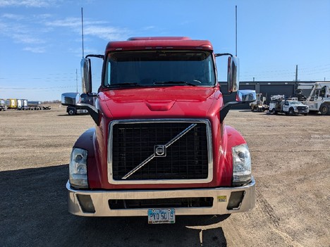 2014 VOLVO VNL64T670 Tandem Axle Sleeper #22884