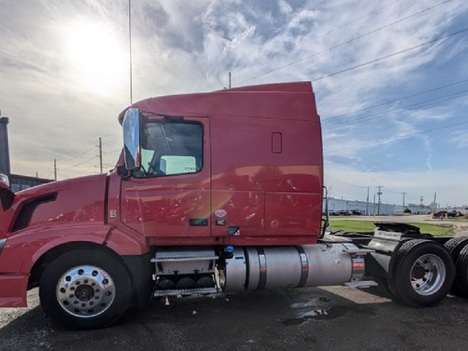 2015 VOLVO VNL64T670 Tandem Axle Sleeper #22886