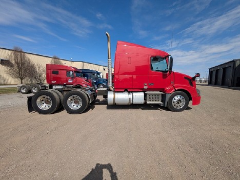 2017 VOLVO VNL64T670 Tandem Axle Sleeper #22887