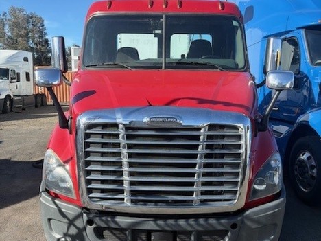 USED 2019 FREIGHTLINER CASCADIA 113 TANDEM AXLE DAYCAB TRUCK #22894-2 USED 2019 FREIGHTLINER CASCADIA 113 TANDEM AXLE DAYCAB TRUCK #22894-2