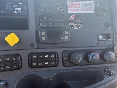 USED 2019 FREIGHTLINER CASCADIA 113 TANDEM AXLE DAYCAB TRUCK #22895-6 USED 2019 FREIGHTLINER CASCADIA 113 TANDEM AXLE DAYCAB TRUCK #22895-6