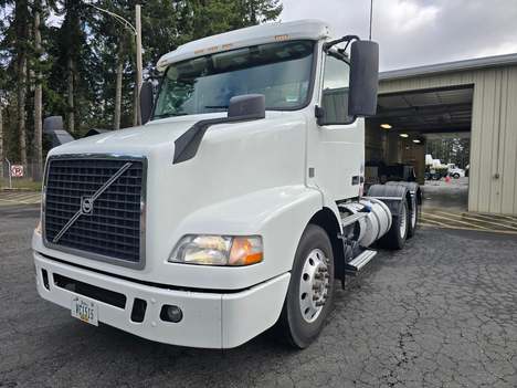 2017 VOLVO VNM64T200 Tandem Axle Daycab #22896 2017 VOLVO VNM64T200 Tandem Axle Daycab #22896