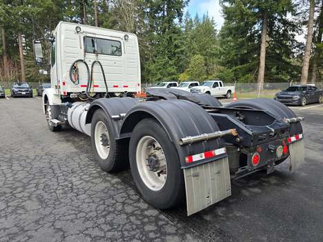 USED 2017 VOLVO VNM64T200 TANDEM AXLE DAYCAB TRUCK #22896-4 USED 2017 VOLVO VNM64T200 TANDEM AXLE DAYCAB TRUCK #22896-4