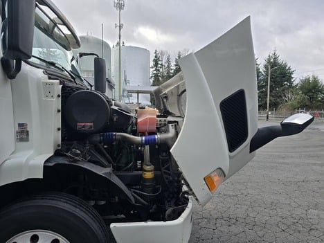 USED 2017 VOLVO VNM64T200 TANDEM AXLE DAYCAB TRUCK #22896-6 USED 2017 VOLVO VNM64T200 TANDEM AXLE DAYCAB TRUCK #22896-6